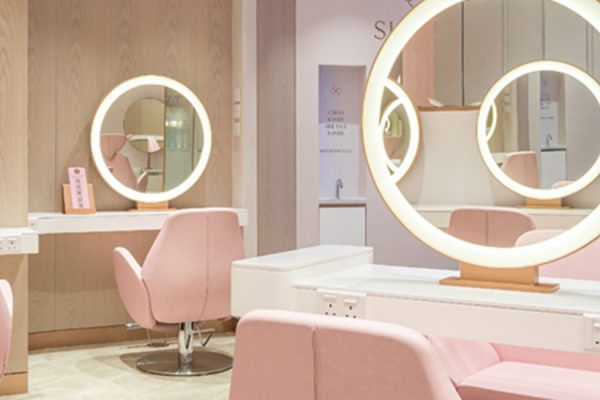 How a Curly Hair Salon Can Heal Your Damaged Hair